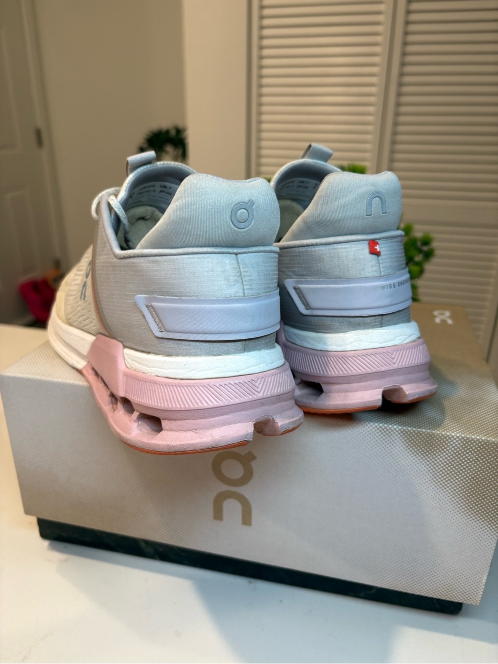 On Cloud CloudNova pink grey women’s size 9 running shoes - Picture 2 of 8